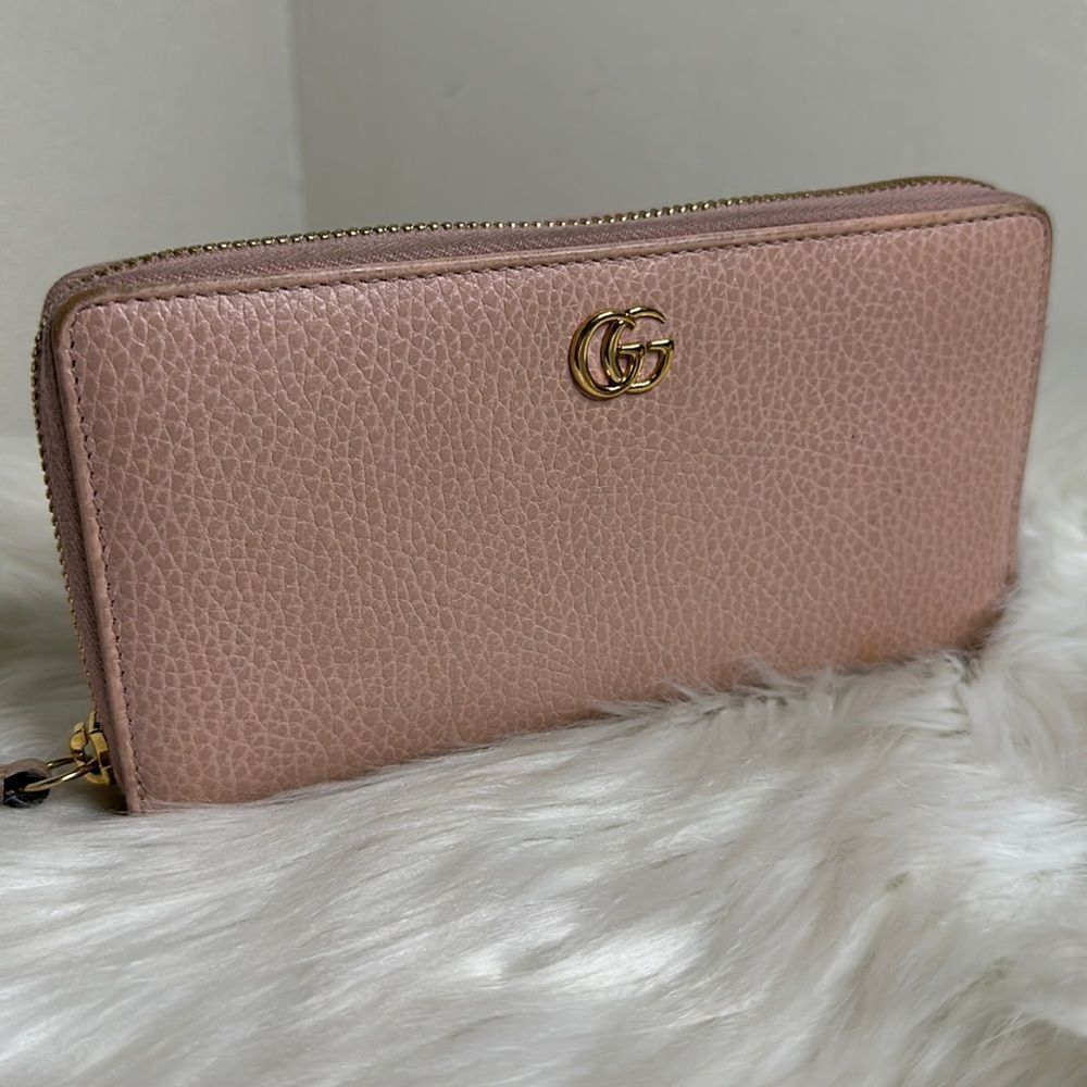 💯 Authentic Gucci GG Long Zipped Around Leather Wallet 🍀